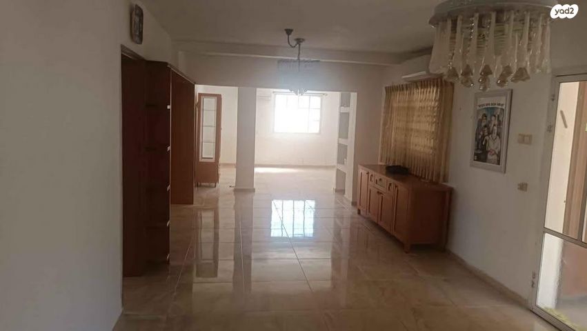 דירת גן, דן 14, שיכון ה', קרית שמונה