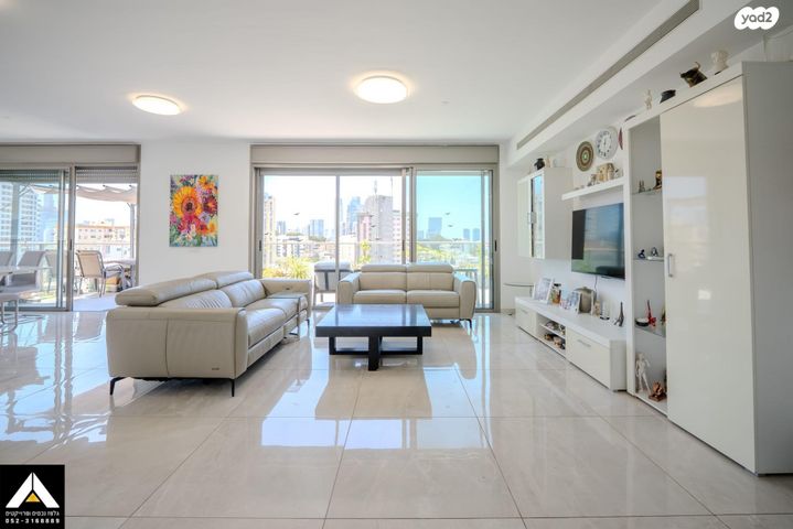 גג/ פנטהאוז, סירקין 28, פועלי הרכבת, גבעתיים