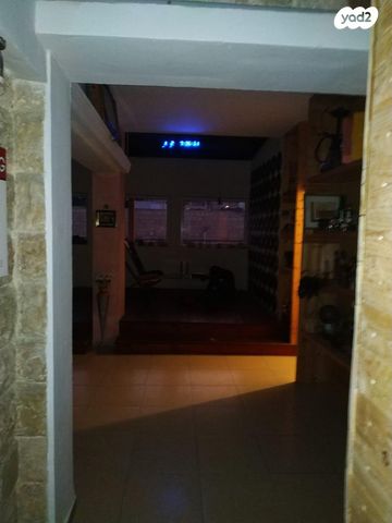 גג/ פנטהאוז, דרך יפו 38, שער פלמר, תחנת רכבת השמונה, חיפה