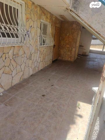 דירת גן, דן 14, שיכון ה', קרית שמונה