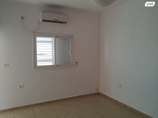 שדרות ירושלים 18