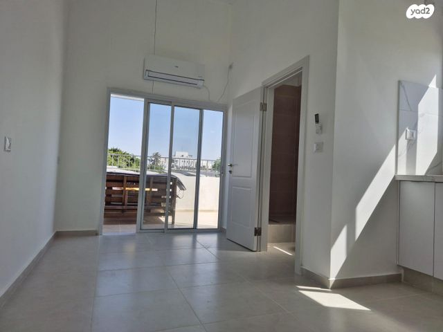 בעל העקידה 42