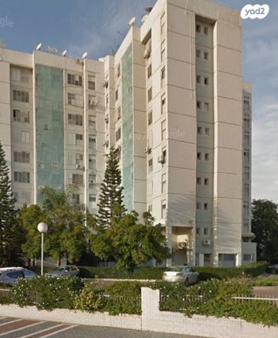 פתח תקווה 11