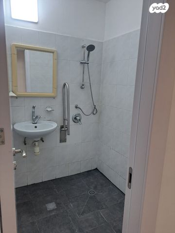 דירה, התנאים 4, ג'סי כהן, חולון