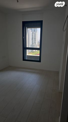 דירה, יצחק נבון 15, נאות אריאל שרון, קרית אונו