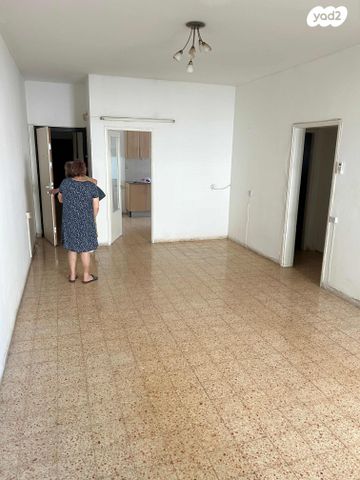 דירה, קרן היסוד 79, מרכז העיר, סביניה, הוותיקה, קרית ביאליק