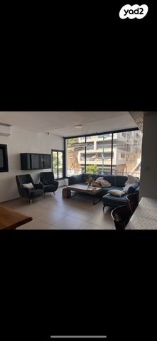 שדרות ירושלים 26