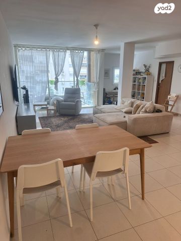 דירה, מרדכי 11, הדר, רמת השרון