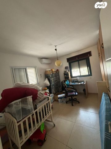 מנשה קפרא 57