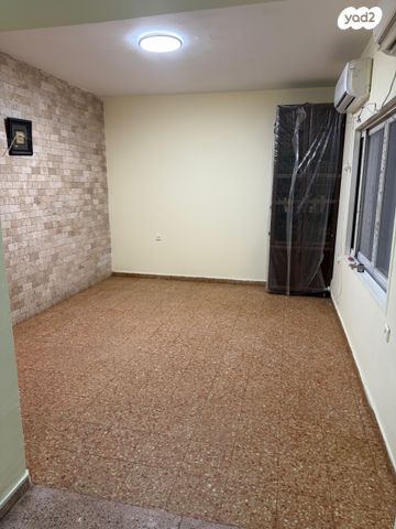 יחידת דיור, גאולה 5, מרכז מזרחי, נס ציונה