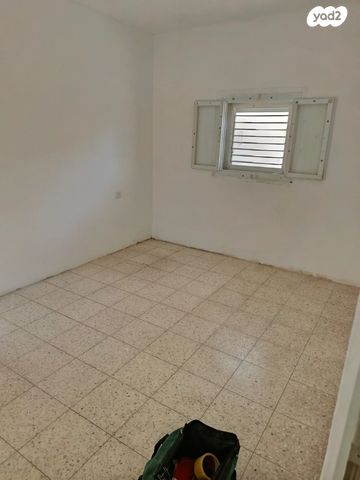 חומה ומגדל 10