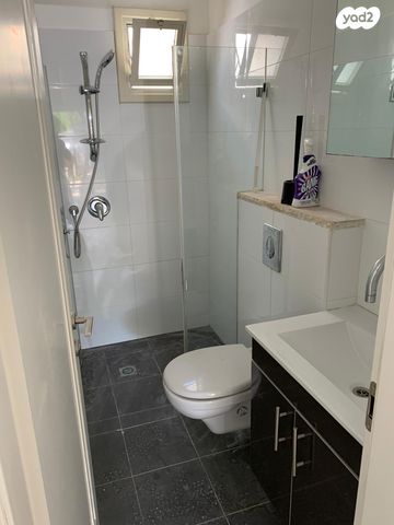 יחידת דיור, אבן שפרוט 7, גאולים, כפר סבא