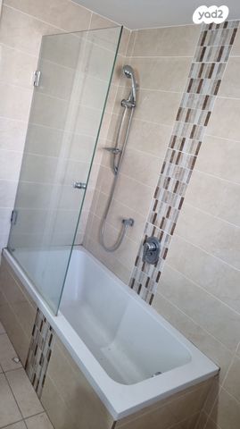 גג/ פנטהאוז, שדרות בורוכוב 45, מרכז העיר, קרית אתא