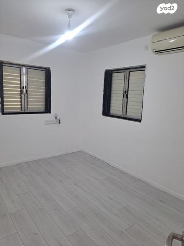 דירה, התנאים 4, ג'סי כהן, חולון