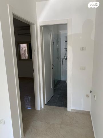 יחידת דיור, אבן שפרוט 7, גאולים, כפר סבא