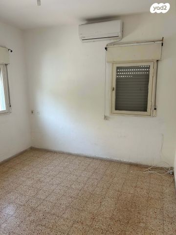 דירה, קרן היסוד 79, מרכז העיר, סביניה, הוותיקה, קרית ביאליק