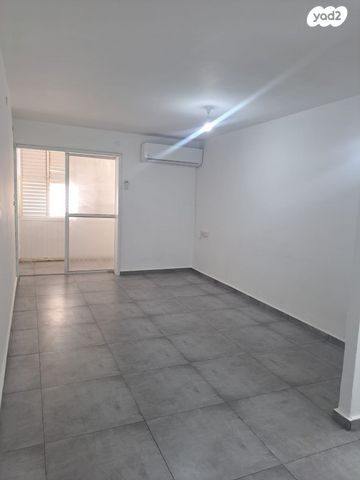 דירה, התנאים 4, ג'סי כהן, חולון