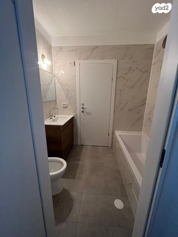 דירה, הרב צבי יהודה קוק 21, אגמים מזרח, אשקלון