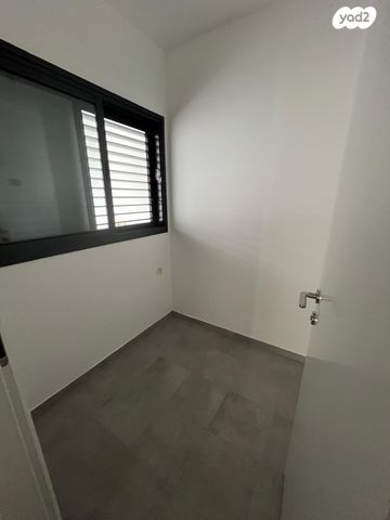 דירה, הרב צבי יהודה קוק 21, אגמים מזרח, אשקלון