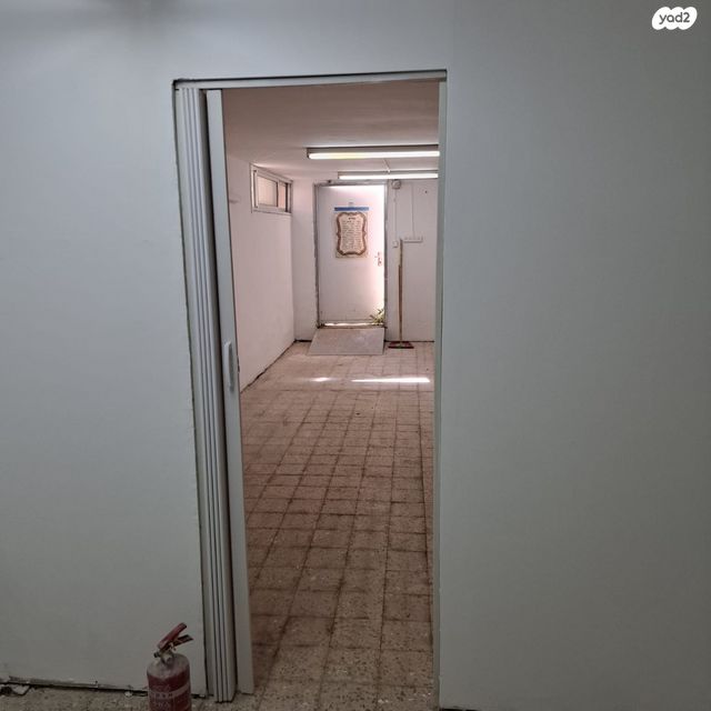 מחסנים, הנוטרים 12, מרכז, הרצליה