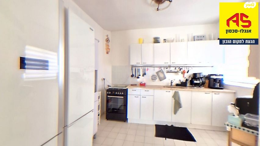 גג/ פנטהאוז, אסירי ציון, הוד השרון