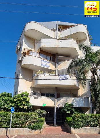 גג/ פנטהאוז, אסירי ציון, הוד השרון