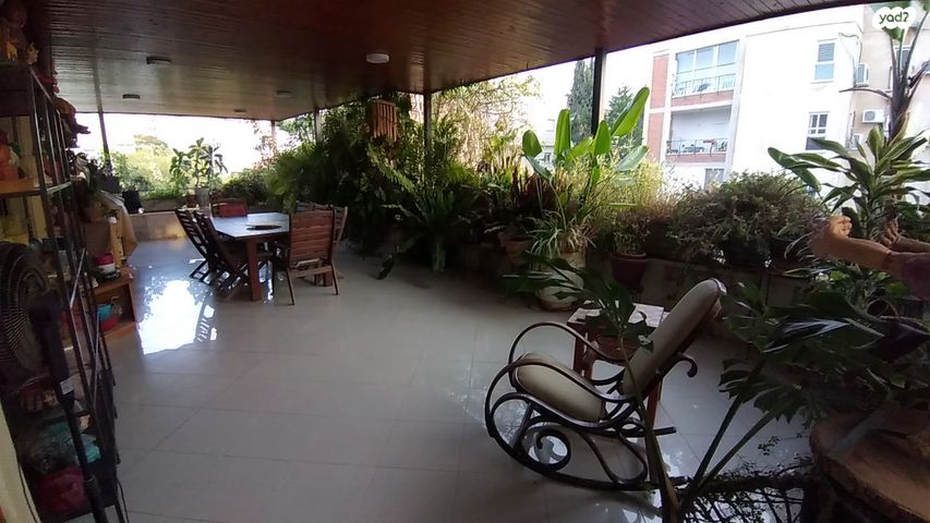 גג/ פנטהאוז, רחובות