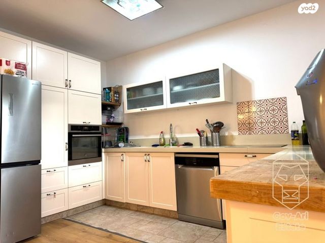 דירה, גרשון אבנר, ארמון הנציב, תלפיות מזרח, ירושלים