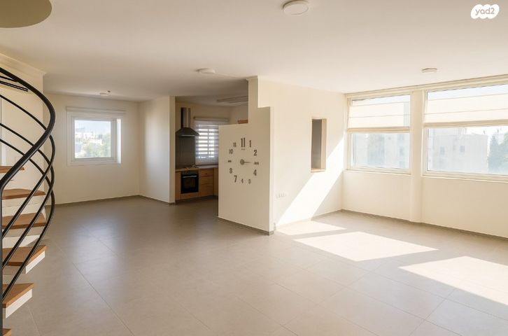 לאה גולדברג 2