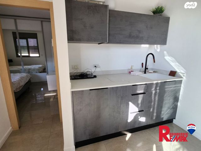 גג/ פנטהאוז, אנה פרנק 14, דרום מזרח, בת ים