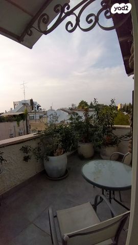 גג/ פנטהאוז, רחובות