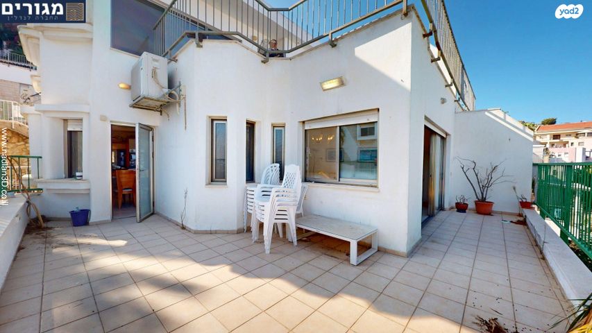 דו משפחתי, השושנים, רמות יצחק, נשר