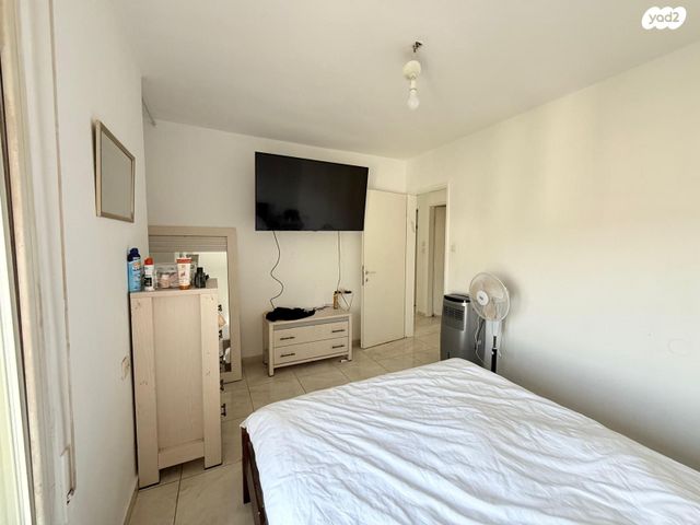 דירה, מרדכי אלקחי, ארמון הנציב, תלפיות מזרח, ירושלים