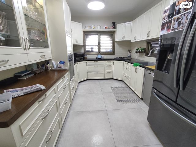 דו משפחתי, אורנית, אורנית