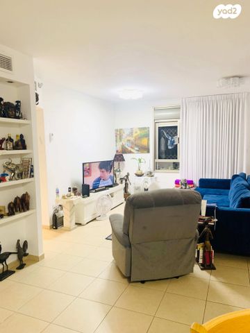 דירה, משה סנה, הדר המושבות החדשה / אם המושבות החדשה, פתח תקווה