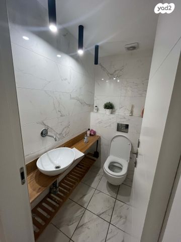 דירה, הרב ניסנבאום 37, אזור תעשיה, בת ים