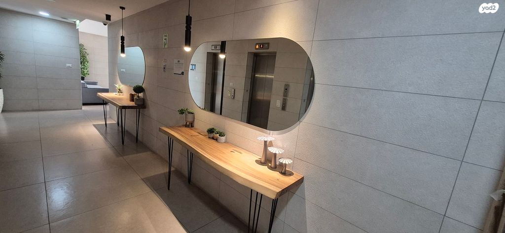 דירה, חיים הרצוג, ראש העין