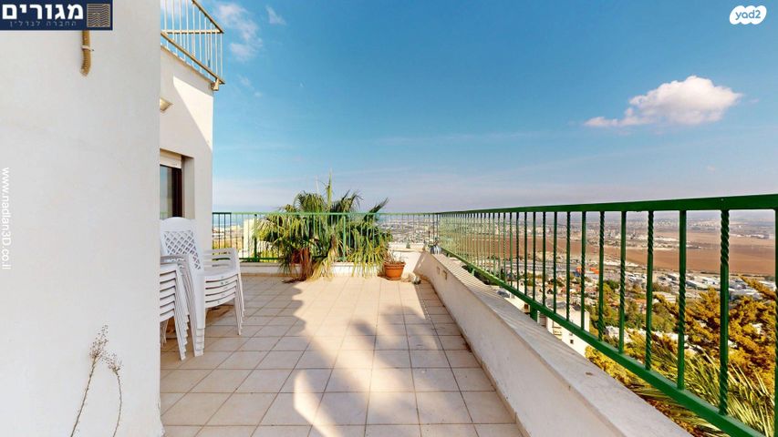 דו משפחתי, השושנים, רמות יצחק, נשר