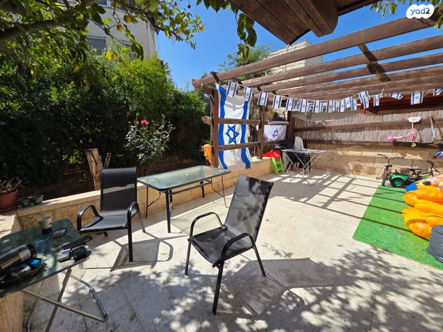 דירת גן, פלמ"ח, מבשרת ציון