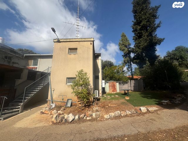 דו משפחתי, אילון, אילון