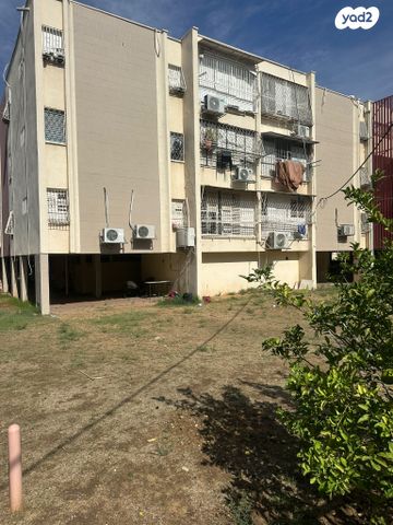 דירה, יצחק בן צבי, רמלה