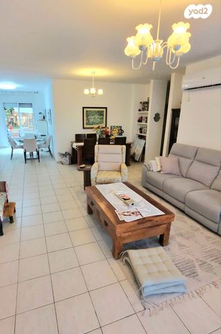 דירת גן, צוותא ב, אלפי מנשה