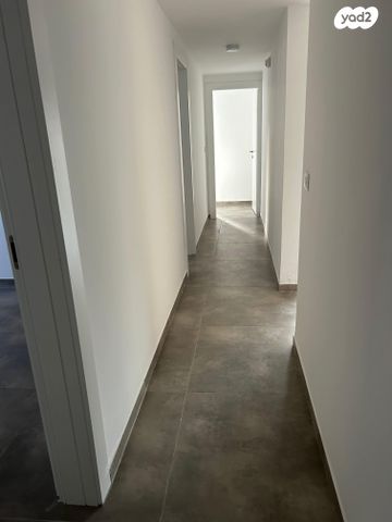 דירה, הגדוד העברי, רעננה