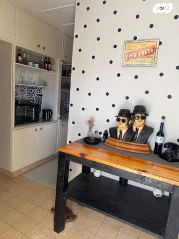 דו משפחתי, אילון, אילון