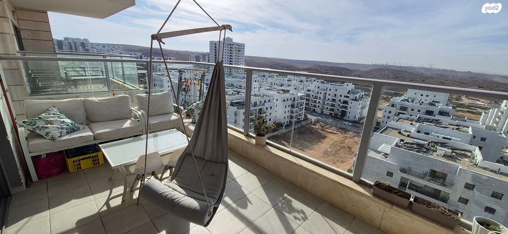 דירה, חיים הרצוג, ראש העין