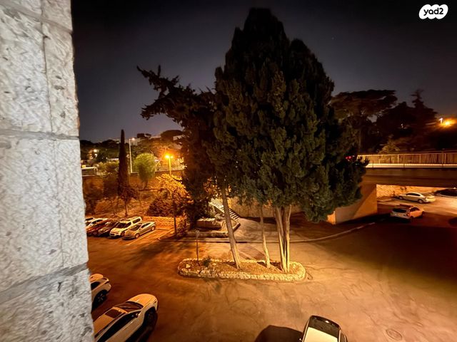 דירה, מרדכי אלקחי, ארמון הנציב, תלפיות מזרח, ירושלים