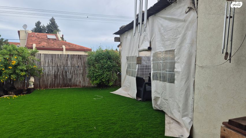 דו משפחתי, אורנית, אורנית