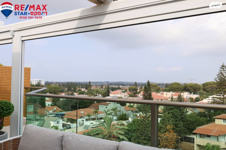 גג/ פנטהאוז, אמה טאובר פרידמן 1, הרצליה הירוקה, נווה עובד, הרצליה