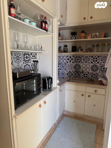 דו משפחתי, אילון, אילון