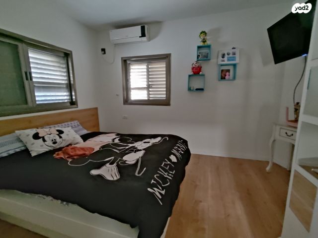 דו משפחתי, אורנית, אורנית